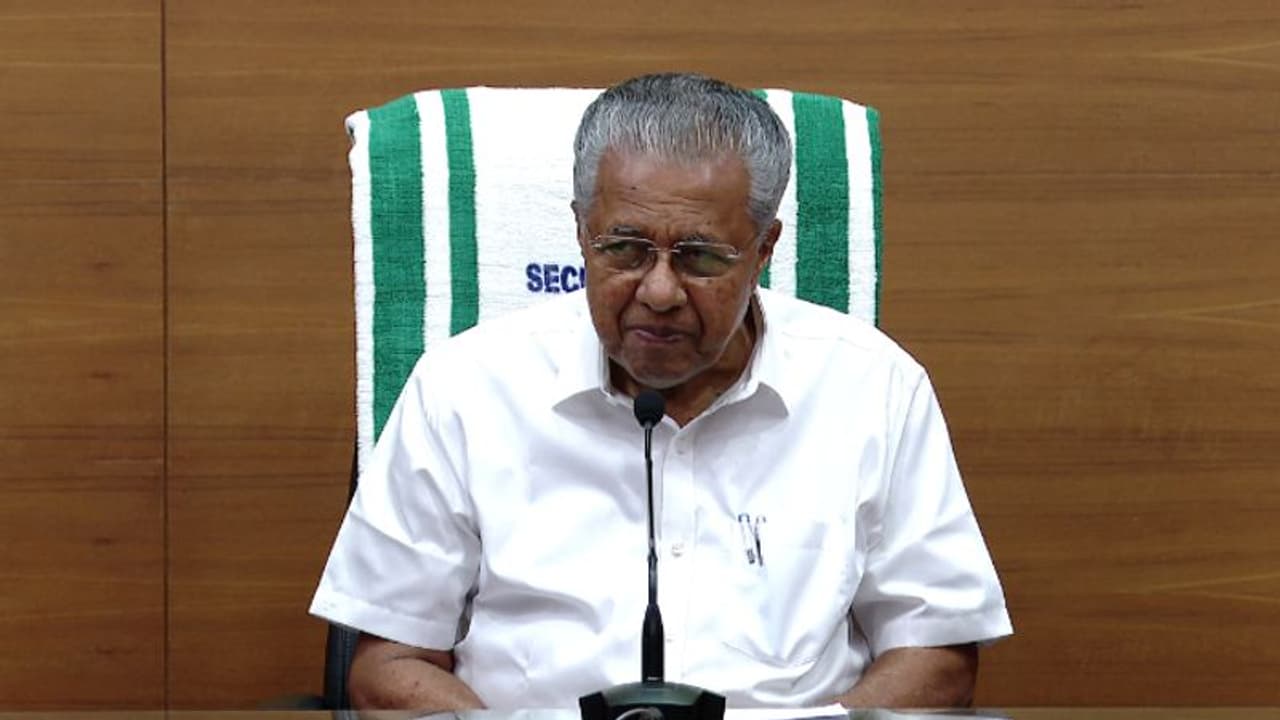 'പ്രശ്നങ്ങൾ കാണിക്കുന്ന കണ്ണാടി കുത്തി പൊട്ടിക്കുന്നതാണ് ഹീറോയിസം എന്നാണ് ധാരണ'; മുഖ്യമന്ത്രിക്കെതിരെ ചന്ദ്രിക