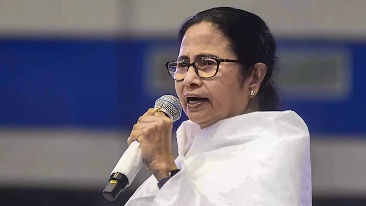 நெற்றியில் வழியும் ரத்தம்.. பயங்கர விபத்தில் சிக்கிய மேற்கு வங்க முதல்வர் மம்தா பானர்ஜி TMC வெளியிட்ட தகவல்!