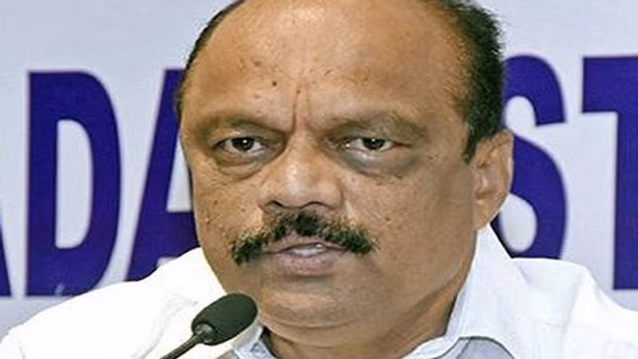 ಅನಂತ ಕುಮಾರ್ ಹೆಗಡೆ ವಿರುದ್ಧ ದೇಶದ್ರೋಹದ ಕೇಸ್ ದಾಖಲಿಸಿ: ಹರೀಶ್ ಕುಮಾರ್ ಅನಂತ ಕುಮಾರ್ ಹೆಗಡೆ ವಿರುದ್ಧ ದೇಶದ್ರೋಹದ ಕೇಸ್ ದಾಖಲಿಸಿ: ಹರೀಶ್ ಕುಮಾರ್