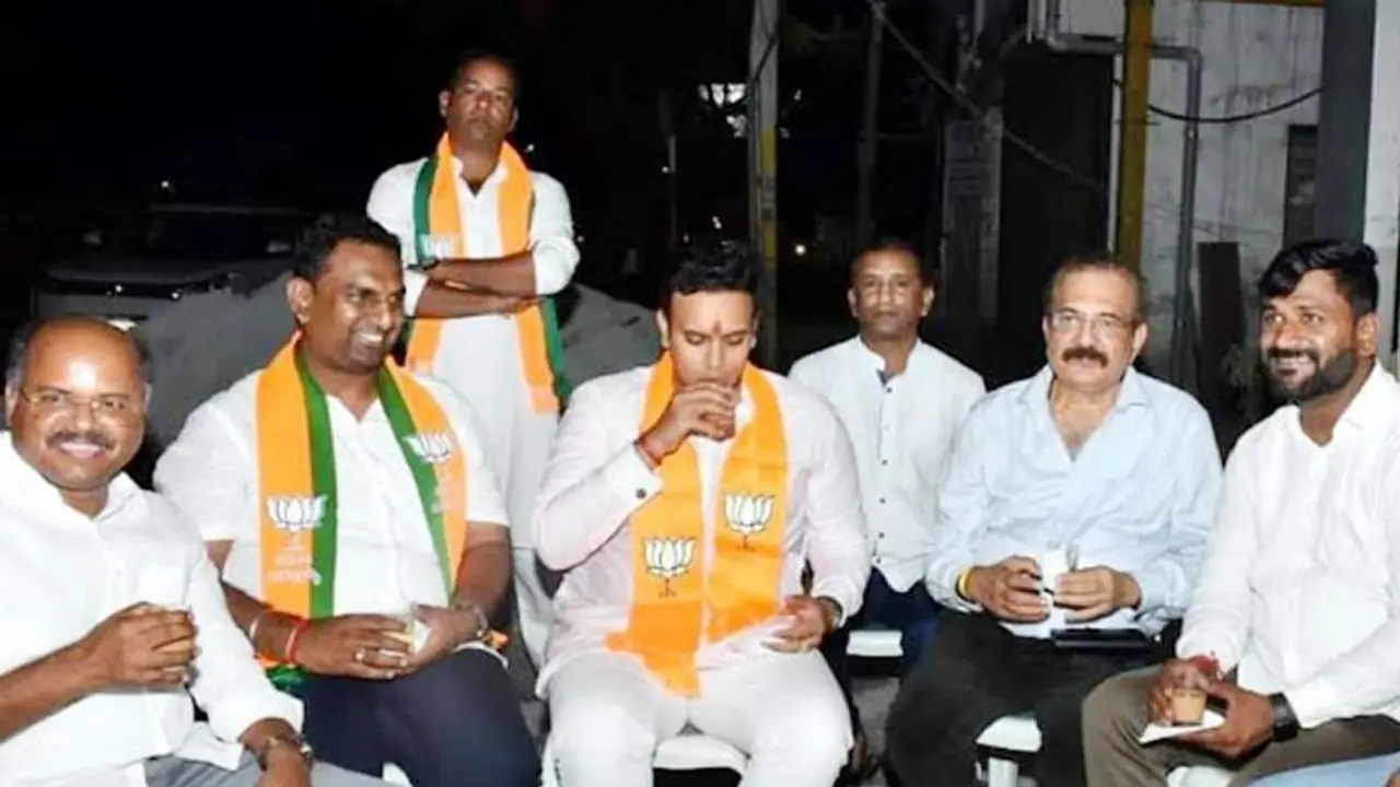 Loksabha Elections 2024: ರಸ್ತೆ ಬದಿ ಕೂತು ಚಹಾ ಸೇವಿಸಿದ ರಾಜವಂಶಸ್ಥ ಯದುವೀರ್