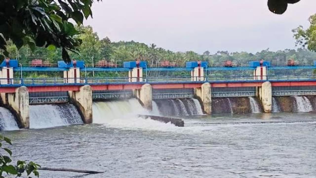 വൃഷ്ടിപ്രദേശങ്ങളിൽ കനത്ത മഴ, അരുവിക്കര ഡാമിന്‍റെ 1 മുതൽ 5 വരെയുള്ള ഷട്ടറുകൾ ഇന്ന് ഉയർത്തും; ജാഗ്രതാനിർദേശം