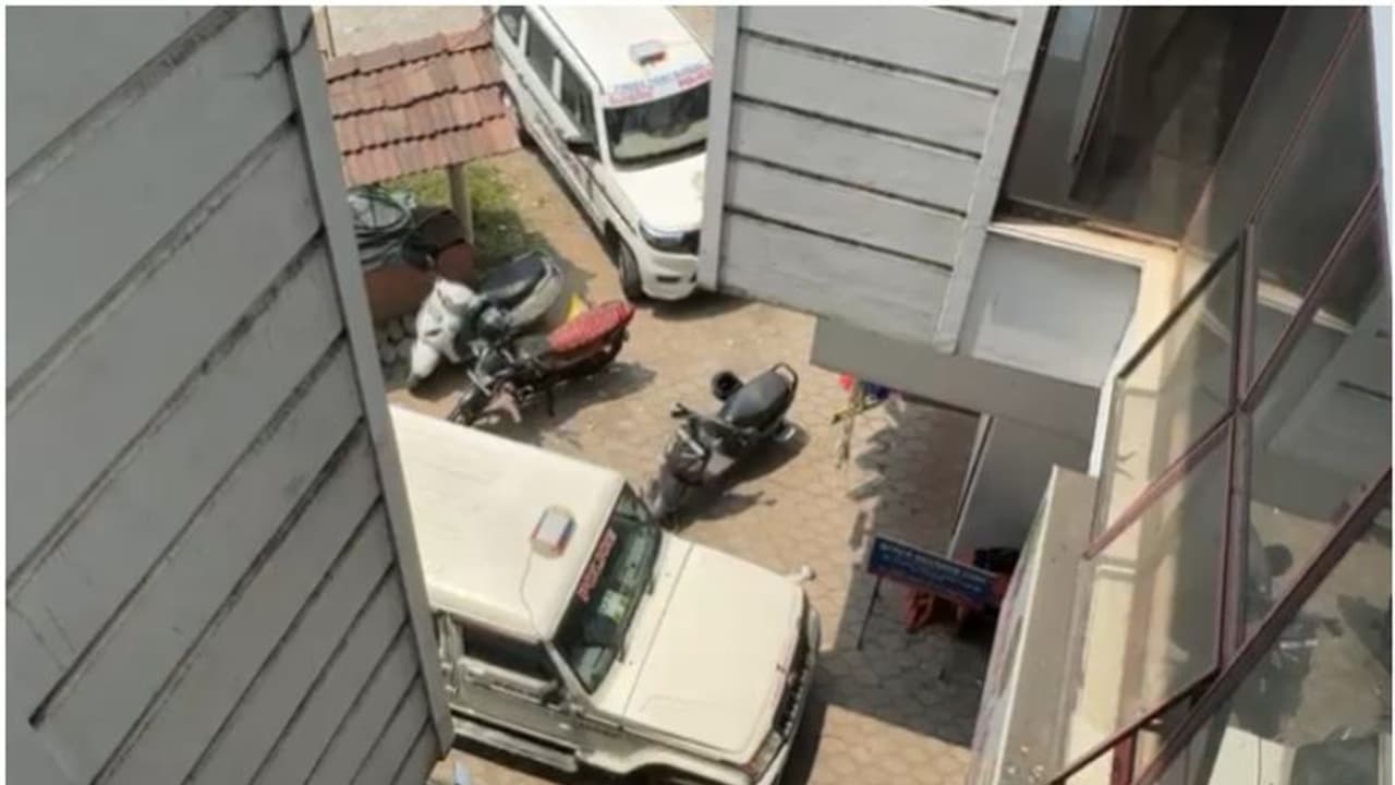 കാലടിയിൽ ലോഡ്ജിൽ മുറിയെടുത്ത യുവാവ് രാവിലെ മുറി തുറക്കുന്നില്ല, കുത്തിത്തുറന്ന് നോക്കിയപ്പോൾ മരിച്ച നിലയിൽ കാലടിയിൽ ലോഡ്ജിൽ മുറിയെടുത്ത യുവാവ് രാവിലെ മുറി തുറക്കുന്നില്ല, കുത്തിത്തുറന്ന് നോക്കിയപ്പോൾ മരിച്ച നിലയിൽ