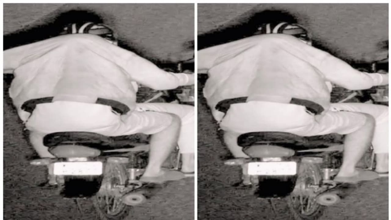 ഹെൽമറ്റില്ല, ക്യാമറയെ പറ്റിക്കാൻ കൂട്ടുകാരന്റെ കോട്ടില് തലയിട്ട് യാത്ര! കാലെണ്ണി കയ്യോടെ പൊക്കി എംവിഡി! ഹെൽമറ്റില്ല, ക്യാമറയെ പറ്റിക്കാൻ കൂട്ടുകാരന്റെ കോട്ടില് തലയിട്ട് യാത്ര! കാലെണ്ണി കയ്യോടെ പൊക്കി എംവിഡി!