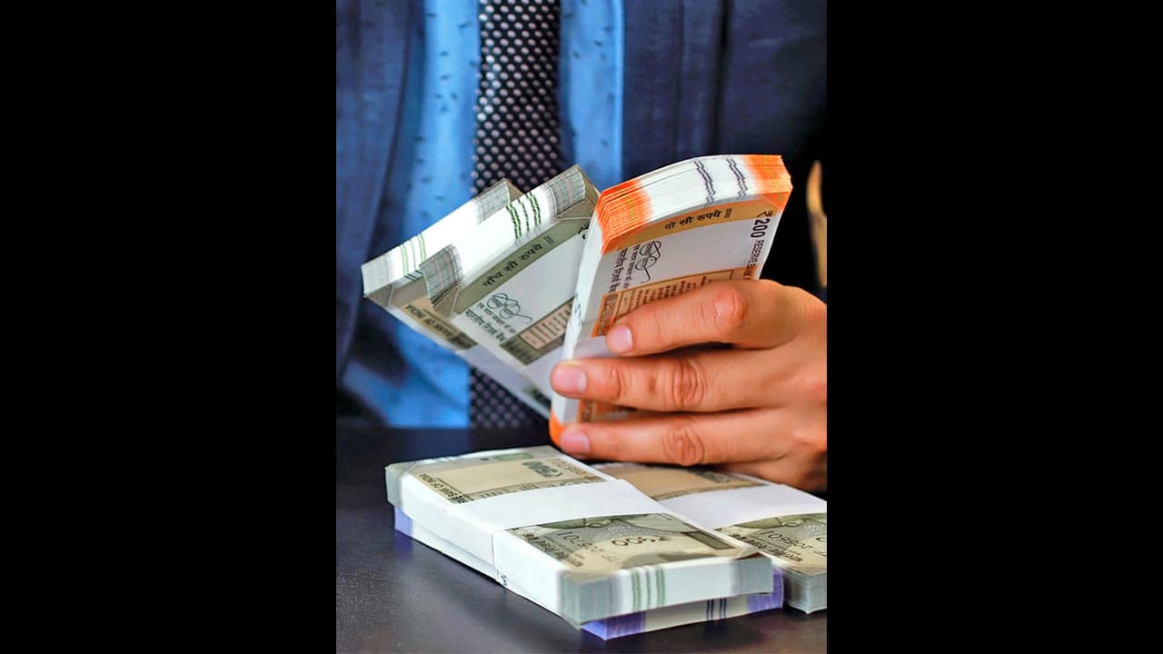 ദുരൂഹത, കേന്ദ്ര അന്വേഷണം ഭയന്ന് ബോണ്ടുകൾ വാങ്ങിക്കൂട്ടിയവര്; പലതും 2018 ന് ശേഷം രൂപീകരിച്ച ഷെൽ കമ്പനികൾ ദുരൂഹത, കേന്ദ്ര അന്വേഷണം ഭയന്ന് ബോണ്ടുകൾ വാങ്ങിക്കൂട്ടിയവര്; പലതും 2018 ന് ശേഷം രൂപീകരിച്ച ഷെൽ കമ്പനികൾ