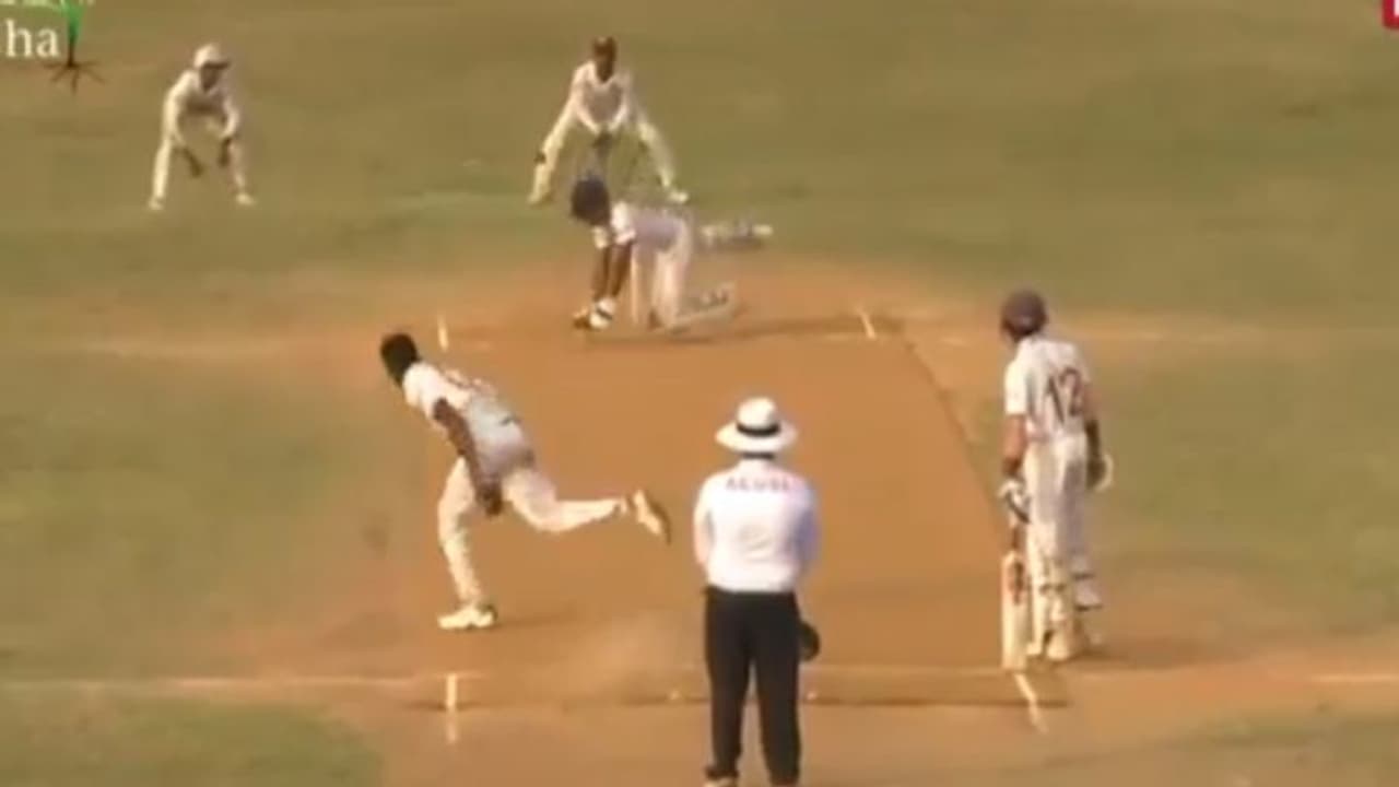 കാല്പ്പാദം തകര്ക്കുന്ന യോര്ക്കര്, 17കാരന്റെ ബൗളിംഗ് കണ്ട് അന്തം വിട്ട് ധോണി; പിന്നാലെ ചെന്നൈ ക്യാംപില് കാല്പ്പാദം തകര്ക്കുന്ന യോര്ക്കര്, 17കാരന്റെ ബൗളിംഗ് കണ്ട് അന്തം വിട്ട് ധോണി; പിന്നാലെ ചെന്നൈ ക്യാംപില്