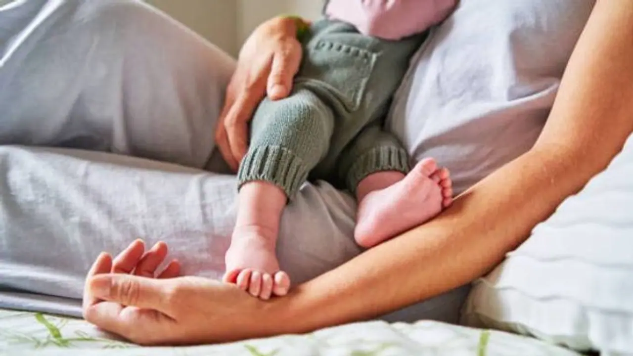 എന്നാലുമെന്റമ്മോ; ചെലവ് ചുരുക്കാന് കുഞ്ഞിനുള്ള മുലപ്പാൽ വരെ കടം വാങ്ങി യുവതി എന്നാലുമെന്റമ്മോ; ചെലവ് ചുരുക്കാന് കുഞ്ഞിനുള്ള മുലപ്പാൽ വരെ കടം വാങ്ങി യുവതി