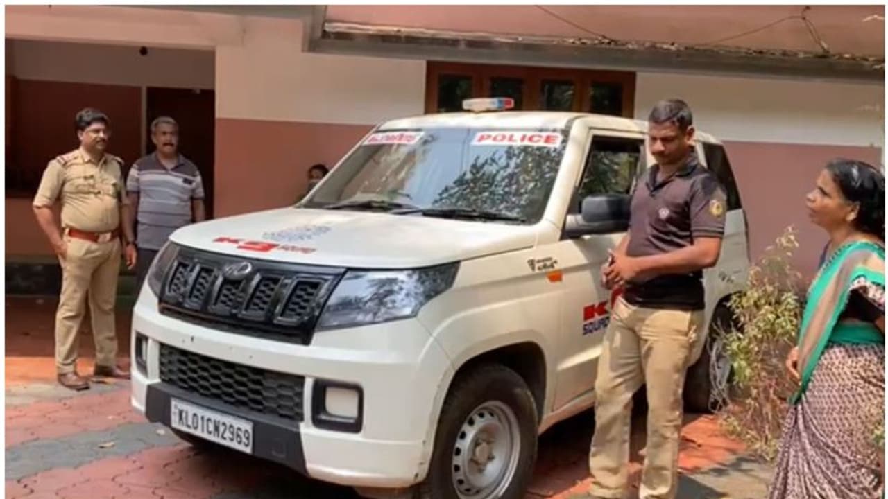 പട്ടാപ്പകൽ, സമയം 9.30, അതും കോഴിക്കോട് ആളുള്ള വീട്, ജനൽ വഴി നോക്കിയപ്പോൾ റൂമിലൊരാൾ! വളയും പണവുമായി പാഞ്ഞു പട്ടാപ്പകൽ, സമയം 9.30, അതും കോഴിക്കോട് ആളുള്ള വീട്, ജനൽ വഴി നോക്കിയപ്പോൾ റൂമിലൊരാൾ! വളയും പണവുമായി പാഞ്ഞു