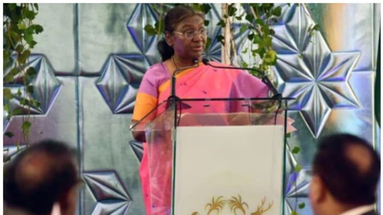 രാഷ്ട്രപതിയെ കണ്ട് സന്ദേശ്ഖാലിയില് അക്രമത്തിനിരയായവർ; നാളെ ജന്തർ മന്തറിൽ സമരം നടത്തും രാഷ്ട്രപതിയെ കണ്ട് സന്ദേശ്ഖാലിയില് അക്രമത്തിനിരയായവർ; നാളെ ജന്തർ മന്തറിൽ സമരം നടത്തും