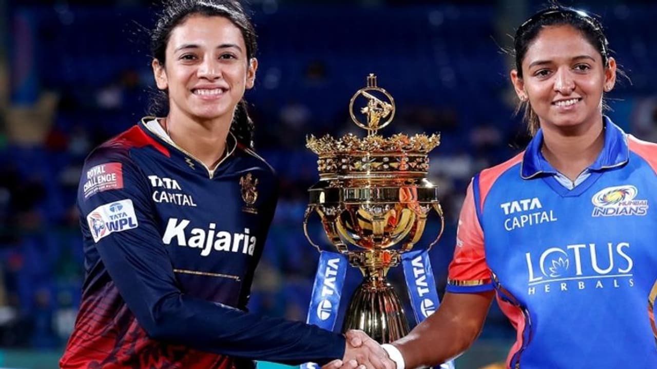 MIW vs RCBW, WPL 2024 Eliminator: இறுதிப் போட்டிக்கு செல்லும் அணி எது? டாஸ் வென்ற ஆர்சிபி மகளிர் பேட்டிங்! MIW vs RCBW, WPL 2024 Eliminator: இறுதிப் போட்டிக்கு செல்லும் அணி எது? டாஸ் வென்ற ஆர்சிபி மகளிர் பேட்டிங்!