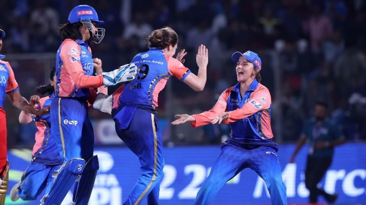 MIW vs RCBW: அடுத்தடுத்து விக்கெட்டுகளை இழந்து தடுமாறும் ஆர்சிபி – இறுதிப் போட்டிக்கு மும்பைக்கு வாய்ப்பு? MIW vs RCBW: அடுத்தடுத்து விக்கெட்டுகளை இழந்து தடுமாறும் ஆர்சிபி – இறுதிப் போட்டிக்கு மும்பைக்கு வாய்ப்பு?