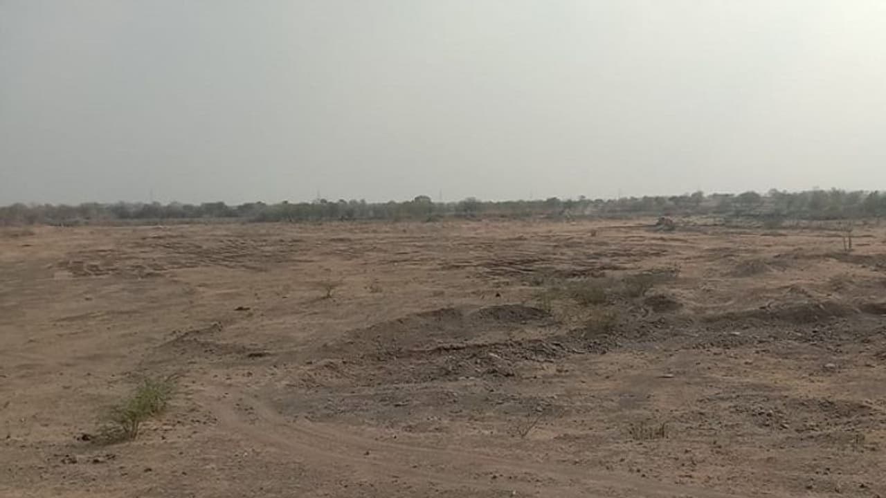 ವಿಜಯಪುರ: ಭೀಕರ ಬರಕ್ಕೆ ಬಾಯ್ದೆರೆದ ಜಲಮೂಲಗಳು..! ವಿಜಯಪುರ: ಭೀಕರ ಬರಕ್ಕೆ ಬಾಯ್ದೆರೆದ ಜಲಮೂಲಗಳು..!