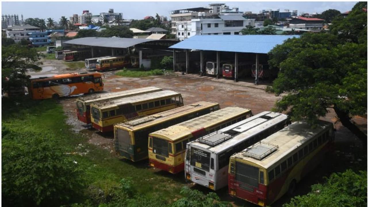 കൃത്യം പ്ലാനുണ്ട്! എംഡിയുടെ നിർദ്ദേശം യൂണിറ്റുകൾക്ക്; 23 കേന്ദ്രങ്ങളിൽ കെഎസ്ആർടിസി ഡ്രൈവിംഗ് സ്കൂളുകൾ വരും കൃത്യം പ്ലാനുണ്ട്! എംഡിയുടെ നിർദ്ദേശം യൂണിറ്റുകൾക്ക്; 23 കേന്ദ്രങ്ങളിൽ കെഎസ്ആർടിസി ഡ്രൈവിംഗ് സ്കൂളുകൾ വരും