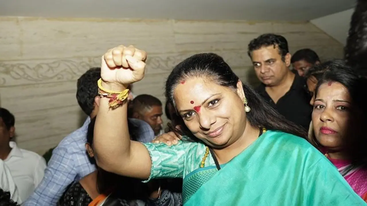 கவிதா மனுவை விசாரணைக்கு ஏற்க உச்சநீதிமன்றம் மறுப்பு.. விசாரணை நீதிமன்றத்தை அணுக அறிவுறுத்தல்.. கவிதா மனுவை விசாரணைக்கு ஏற்க உச்சநீதிமன்றம் மறுப்பு.. விசாரணை நீதிமன்றத்தை அணுக அறிவுறுத்தல்..