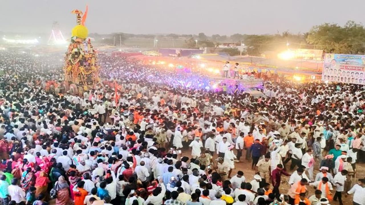 ಯಾದಗಿರಿ: ಅದ್ಧೂರಿಯಾಗಿ ನಡೆದ ಪವಾಡ ಪುರುಷನ ಜಾತ್ರೆ‌, ವಿಶ್ವರಾಧ್ಯರ ದರ್ಶನ ಪಡೆದು ಪುನೀತರಾದ ಭಕ್ತರು..!