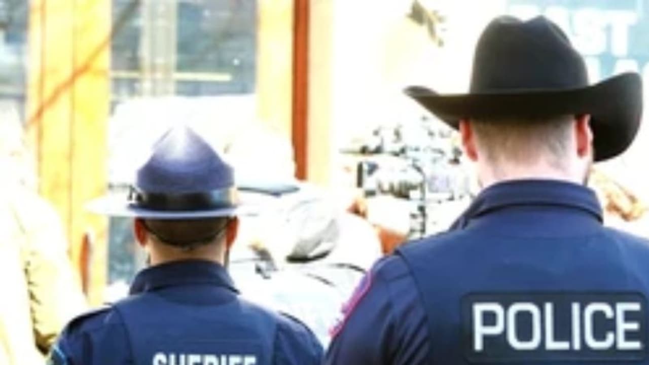 കാനഡയില് മൂന്നംഗ ഇന്ത്യൻ കുടുംബം വെന്തുമരിച്ചു; തീപ്പിടുത്തമുണ്ടായത് എങ്ങനെയെന്നത് ദുരൂഹം കാനഡയില് മൂന്നംഗ ഇന്ത്യൻ കുടുംബം വെന്തുമരിച്ചു; തീപ്പിടുത്തമുണ്ടായത് എങ്ങനെയെന്നത് ദുരൂഹം