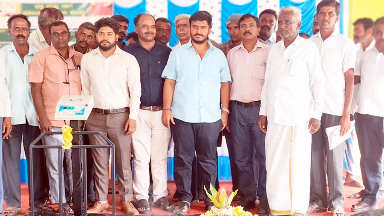 ಮೈಸೂರು : ಎಪಿಎಂಸಿ ಗೋದಾಮಿನಲ್ಲಿ ರಾಗಿ ಖರೀದಿ ಕೇಂದ್ರ ಆರಂಭ ಮೈಸೂರು : ಎಪಿಎಂಸಿ ಗೋದಾಮಿನಲ್ಲಿ ರಾಗಿ ಖರೀದಿ ಕೇಂದ್ರ ಆರಂಭ