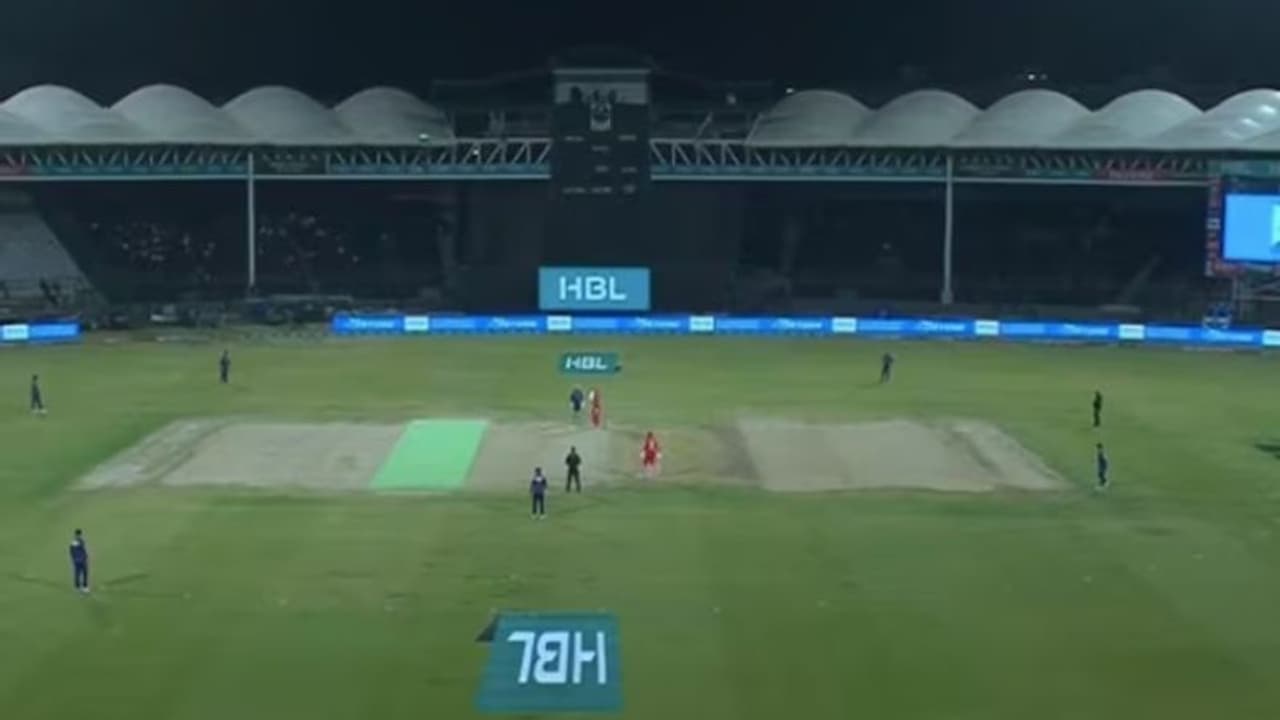 ഇത് നാണക്കേട്; പിഎസ്എല് പ്ലേ ഓഫ് കാണാന് സ്റ്റേഡിയത്തില് ഒറ്റ മനുഷ്യനില്ല, രൂക്ഷ വിമര്ശനവുമായി വസീം അക്രം ഇത് നാണക്കേട്; പിഎസ്എല് പ്ലേ ഓഫ് കാണാന് സ്റ്റേഡിയത്തില് ഒറ്റ മനുഷ്യനില്ല, രൂക്ഷ വിമര്ശനവുമായി വസീം അക്രം