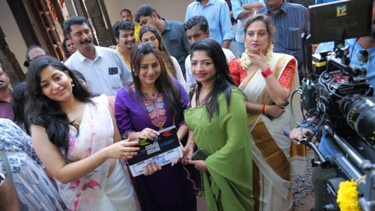 മലയാള സിനിമയിലേക്ക് ഒരു സംവിധായിക കൂടി; 'തേരി മേരി'യുമായി ആരതി ഗായത്രി ദേവി മലയാള സിനിമയിലേക്ക് ഒരു സംവിധായിക കൂടി; 'തേരി മേരി'യുമായി ആരതി ഗായത്രി ദേവി