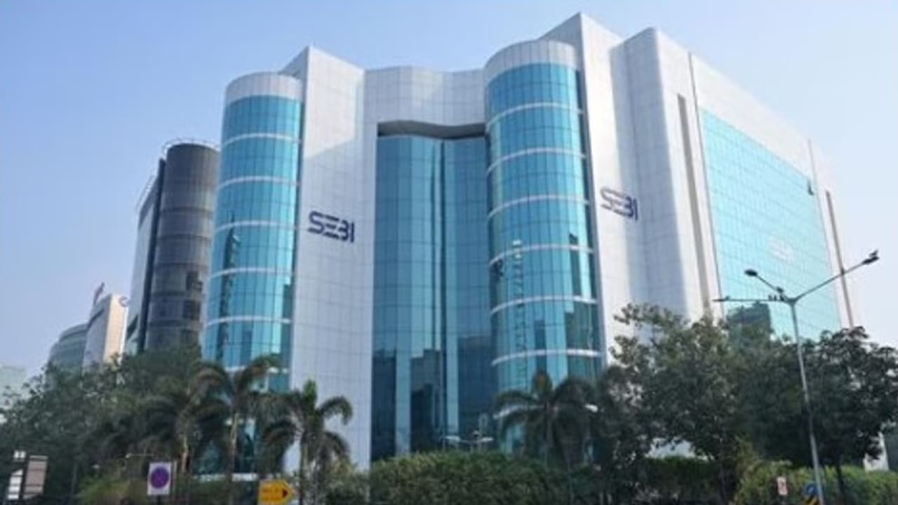 ரூ.76,293 கோடி வசூலிக்க முடியாதா? செபிக்கு சிக்கல்! ரூ.76,293 கோடி வசூலிக்க முடியாதா? செபிக்கு சிக்கல்!