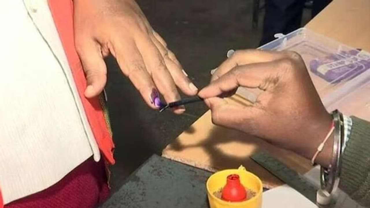 Lok Sabha Election 2024: 7 கட்டங்களாக வாக்குப்பதிவு.. வேட்பு மனு தாக்கல் நாள் என்ன? முழு தகவல்கள் இதோ! Lok Sabha Election 2024: 7 கட்டங்களாக வாக்குப்பதிவு.. வேட்பு மனு தாக்கல் நாள் என்ன? முழு தகவல்கள் இதோ!