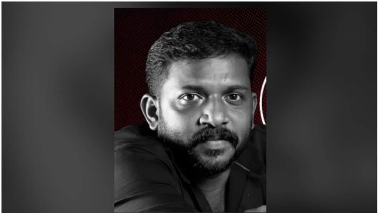 ബൈക്കുകള് കൂട്ടിയിടിച്ചു; സിപിഎം നേതാവ് തെറിച്ചു വീണത് ബസിനടിയിലേക്ക്; ദാരുണാന്ത്യം ബൈക്കുകള് കൂട്ടിയിടിച്ചു; സിപിഎം നേതാവ് തെറിച്ചു വീണത് ബസിനടിയിലേക്ക്; ദാരുണാന്ത്യം