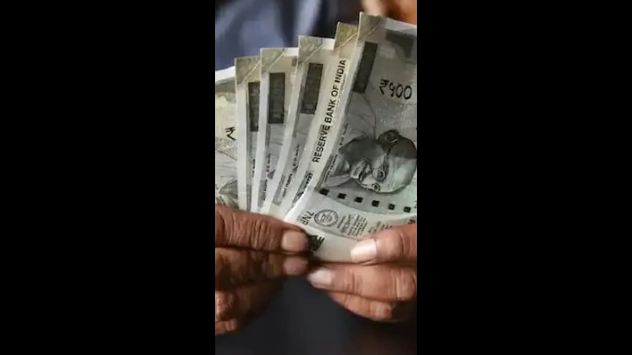 വെറും 47500 രൂപ നഷ്ടപരിഹാരത്തിന് വീട്ടമ്മ കാത്തിരുന്നത് 5 വര്ഷം, വൈകിയതിന് പലിശയടക്കം നൽകാൻ നിര്ദേശം വെറും 47500 രൂപ നഷ്ടപരിഹാരത്തിന് വീട്ടമ്മ കാത്തിരുന്നത് 5 വര്ഷം, വൈകിയതിന് പലിശയടക്കം നൽകാൻ നിര്ദേശം