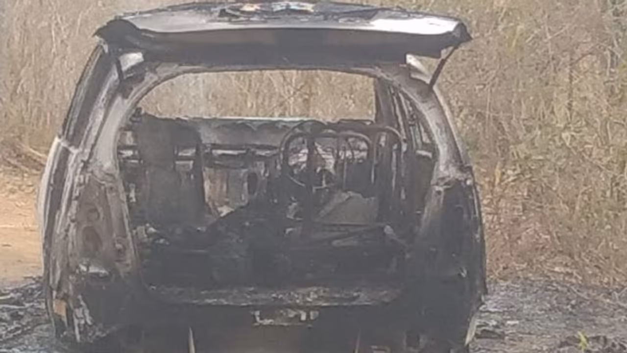 ಶಿವಮೊಗ್ಗ: ಇನ್ನೋವಾ ಕಾರಿಗೆ ಬೆಂಕಿಯಿಟ್ಟು ಯುವಕನ ಭೀಕರ ಕೊಲೆ ಶಿವಮೊಗ್ಗ: ಇನ್ನೋವಾ ಕಾರಿಗೆ ಬೆಂಕಿಯಿಟ್ಟು ಯುವಕನ ಭೀಕರ ಕೊಲೆ