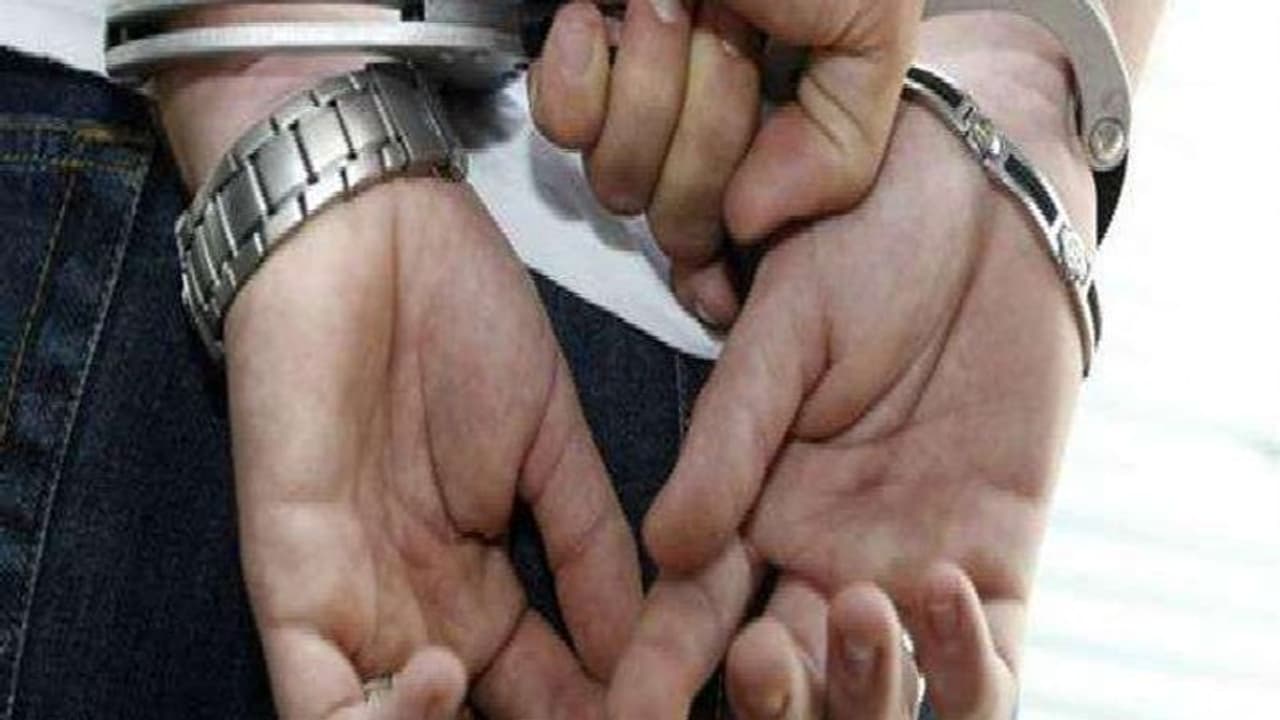 Uttarakhand News: कैंटर में लदे रद्दी नीचे छिपा था करोड़ों का सामान...STF ने 2 को पकड़ा...चौंकाने वाला खुलासा Uttarakhand News: कैंटर में लदे रद्दी नीचे छिपा था करोड़ों का सामान...STF ने 2 को पकड़ा...चौंकाने वाला खुलासा