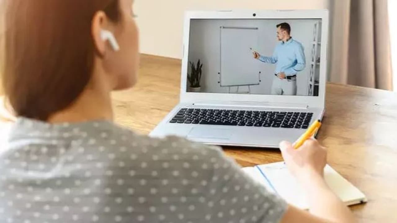 നീറ്റ് ക്ലാസ് : സൗജന്യ ഓൺലൈൻ പരിശീലനം മാർച്ച് 20 മുതൽ നീറ്റ് ക്ലാസ് : സൗജന്യ ഓൺലൈൻ പരിശീലനം മാർച്ച് 20 മുതൽ