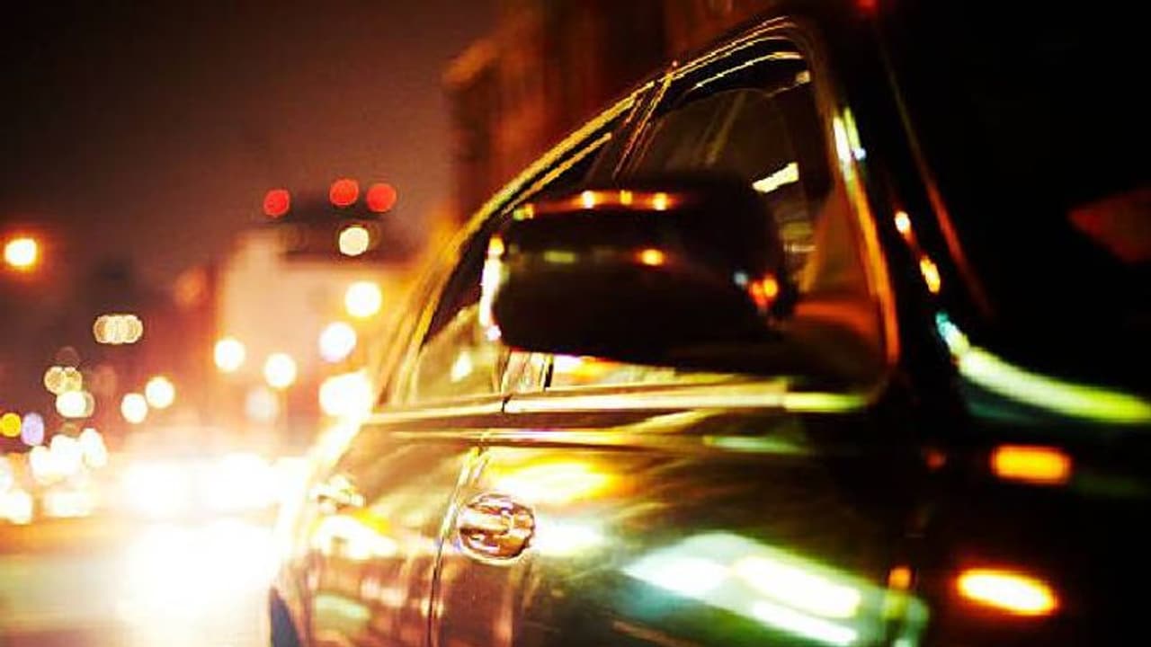 പാതിരാത്രി ഫ്രണ്ട്സിനെ കാണാനിറങ്ങി, 'ഡെയ്‍ഞ്ചറസ് ഡ്രൈവറെ' പിടികൂടാൻ പൊലീസ്, ആളെക്കണ്ടപ്പോൾ ഞെട്ടി, 103 കാരി