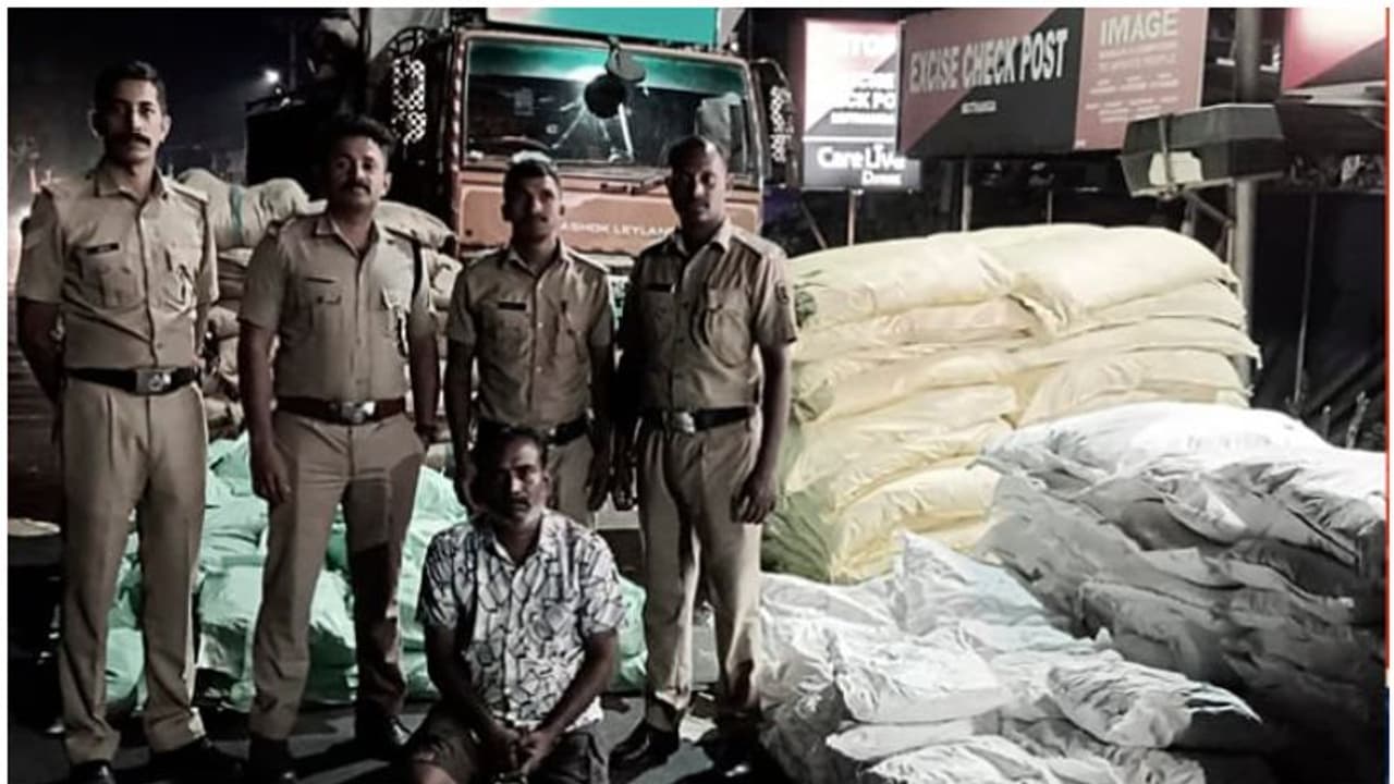 ലോറിയിൽ വെറും പഞ്ചാരയാണ് സാറേ... കനകരാജ് പറഞ്ഞിട്ടും ആകെയൊരു സംശയം, ചാക്കിനുള്ളിൽ എക്സൈസ് കണ്ടെത്തിയത്... ലോറിയിൽ വെറും പഞ്ചാരയാണ് സാറേ... കനകരാജ് പറഞ്ഞിട്ടും ആകെയൊരു സംശയം, ചാക്കിനുള്ളിൽ എക്സൈസ് കണ്ടെത്തിയത്...