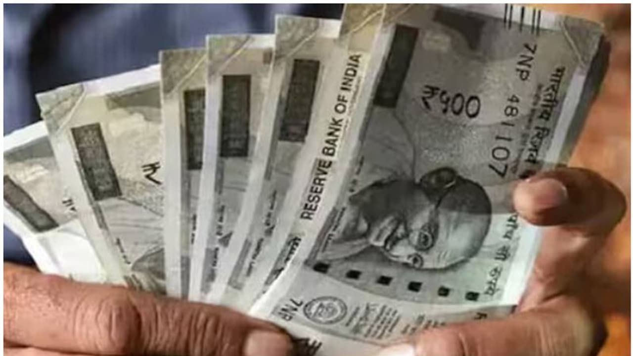 അടുത്ത മാസം രണ്ടു ഗഡു ക്ഷേമ പെൻഷൻ വിതരണം ചെയ്യും; കുടിശികയുടെ ഒരു ഗഡു കൂടി അനുവദിച്ച് ധനകാര്യ വകുപ്പ് അടുത്ത മാസം രണ്ടു ഗഡു ക്ഷേമ പെൻഷൻ വിതരണം ചെയ്യും; കുടിശികയുടെ ഒരു ഗഡു കൂടി അനുവദിച്ച് ധനകാര്യ വകുപ്പ്