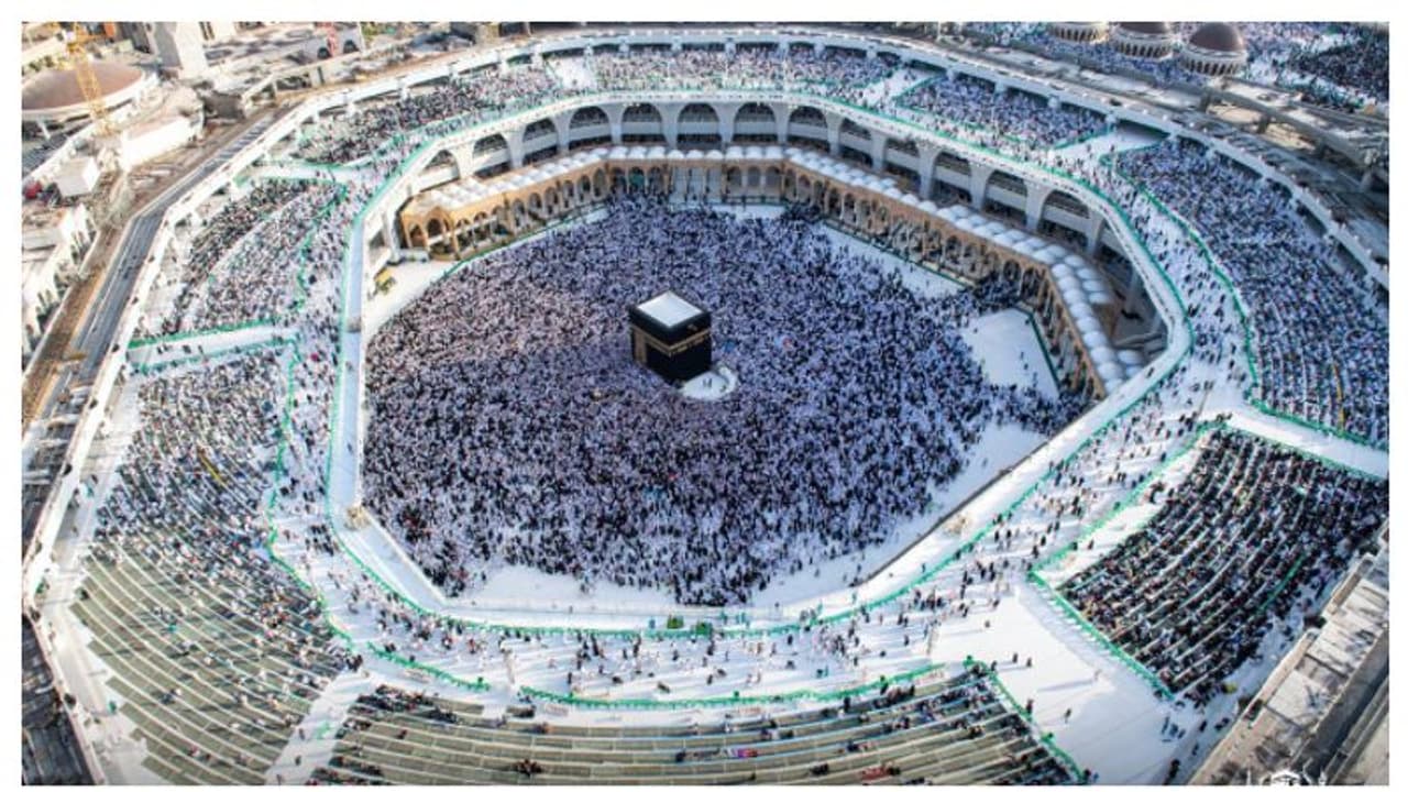 സൗദിയില് മാസപ്പിറവി കണ്ടു; ഗള്ഫ് രാജ്യങ്ങളില് ബലിപെരുനാള് ജൂണ് 16 ന്, പക്ഷേ ഒമാനിൽ മാത്രം 17 ന് സൗദിയില് മാസപ്പിറവി കണ്ടു; ഗള്ഫ് രാജ്യങ്ങളില് ബലിപെരുനാള് ജൂണ് 16 ന്, പക്ഷേ ഒമാനിൽ മാത്രം 17 ന്