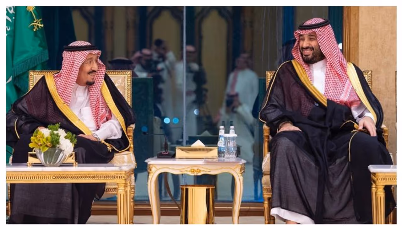 മൂന്ന് മണിക്കൂറില് ഒഴുകിയെത്തിയത് 100 കോടി റിയാൽ; സൗദിയുടെ ജീവകാരുണ്യ ധനസമാഹരണ കാമ്പയിന് വൻ പ്രതികരണം മൂന്ന് മണിക്കൂറില് ഒഴുകിയെത്തിയത് 100 കോടി റിയാൽ; സൗദിയുടെ ജീവകാരുണ്യ ധനസമാഹരണ കാമ്പയിന് വൻ പ്രതികരണം