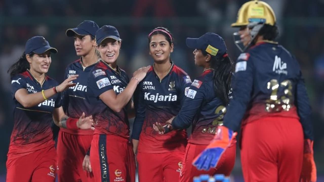 WPL 2024: డబ్ల్యూపీఎల్ 2024 ఫైనల్లో ఢిల్లీ ఆలౌట్.. బెంగళూరు ముందు ఈజీ టార్గెట్ ! WPL 2024: డబ్ల్యూపీఎల్ 2024 ఫైనల్లో ఢిల్లీ ఆలౌట్.. బెంగళూరు ముందు ఈజీ టార్గెట్ !