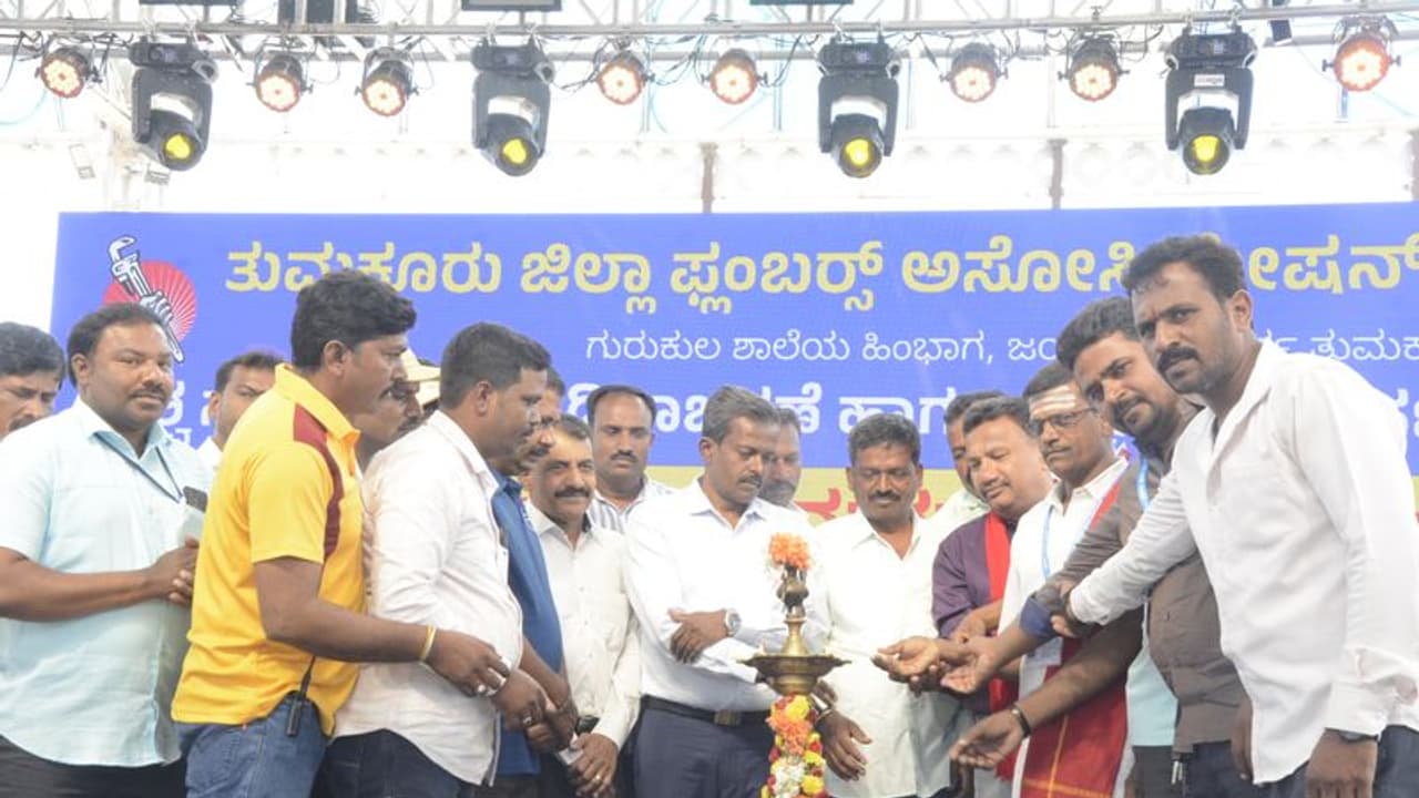 ನೀರಿಲ್ಲದೆ ಮಹಾನಗರಗಳು ಖಾಲಿಯಾಗುವ ಸಾಧ್ಯತೆ: ಶಿವಕುಮಾರ್ ನೀರಿಲ್ಲದೆ ಮಹಾನಗರಗಳು ಖಾಲಿಯಾಗುವ ಸಾಧ್ಯತೆ: ಶಿವಕುಮಾರ್