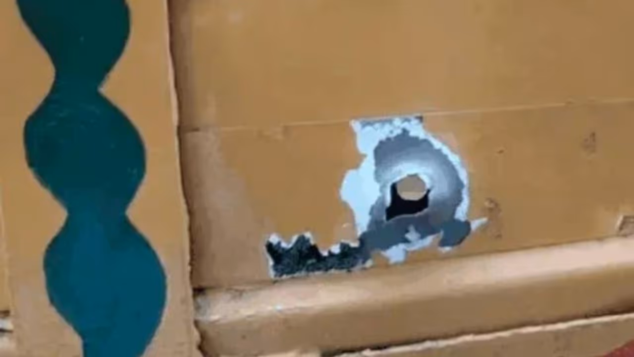 UP News: मुजफ्फर नगर में HCP ने कार्बाइन से शिक्षक को भून डाला, वजह सुन चौंक पड़े अधिकारी UP News: मुजफ्फर नगर में HCP ने कार्बाइन से शिक्षक को भून डाला, वजह सुन चौंक पड़े अधिकारी