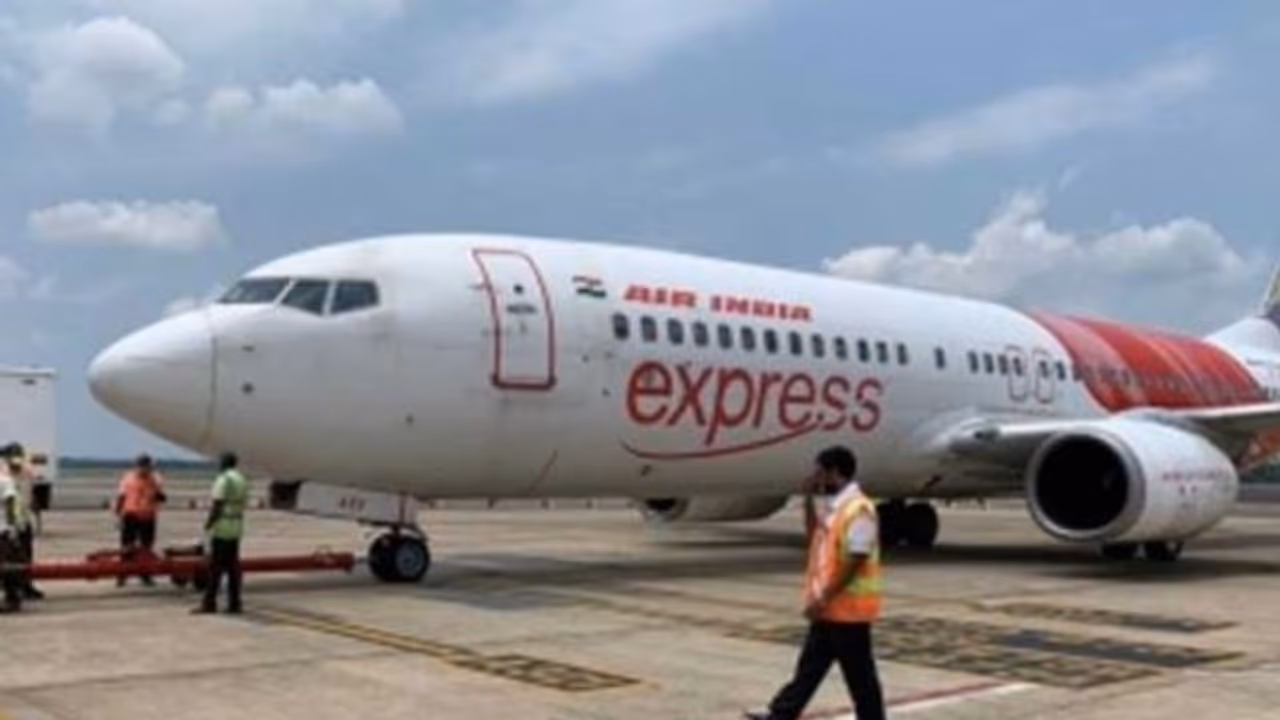 Doctor's heroic efforts save passenger's life mid air on Delhi Pune flight