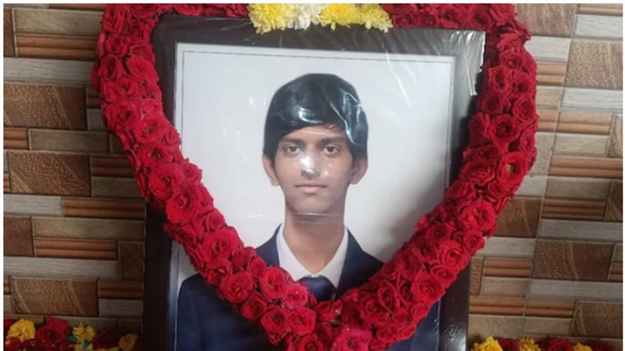 ഇന്ത്യൻ വിദ്യാർത്ഥി അമേരിക്കയിൽ ദുരൂഹ സാഹചര്യത്തിൽ മരിച്ച നിലയിൽ; മൃതദേഹം കാട്ടിൽ ഉപേക്ഷിച്ച കാറിനുള്ളില്‍