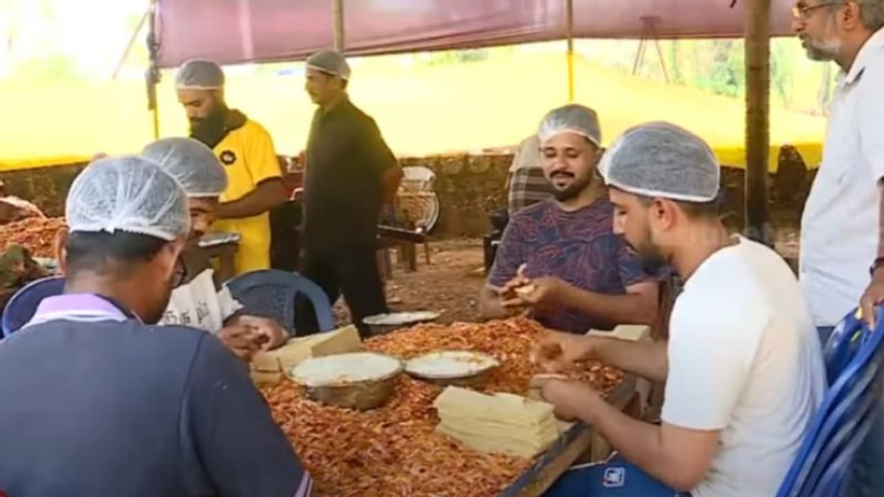 ജോലി ഗൾഫിൽ, അവധിയെടുത്ത് അബ്ദുള്ളയും സംഘവും കേരളത്തിലെത്തി, നോമ്പ് കാലത്ത് ഒരുഗ്രൻ പ്ലാൻ! ജോലി ഗൾഫിൽ, അവധിയെടുത്ത് അബ്ദുള്ളയും സംഘവും കേരളത്തിലെത്തി, നോമ്പ് കാലത്ത് ഒരുഗ്രൻ പ്ലാൻ!