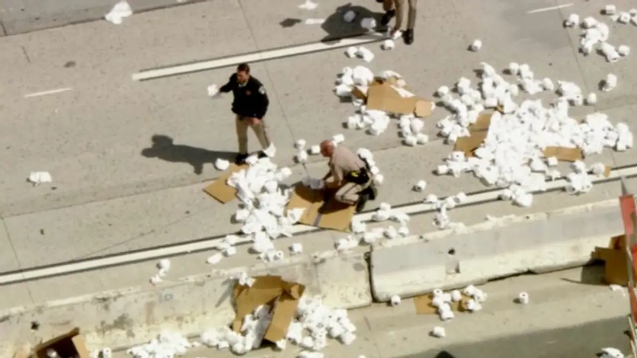 Massive toilet paper spill creates traffic chaos on California highway; Takes 20 minutes to clear (WATCH) Massive toilet paper spill creates traffic chaos on California highway; Takes 20 minutes to clear (WATCH)