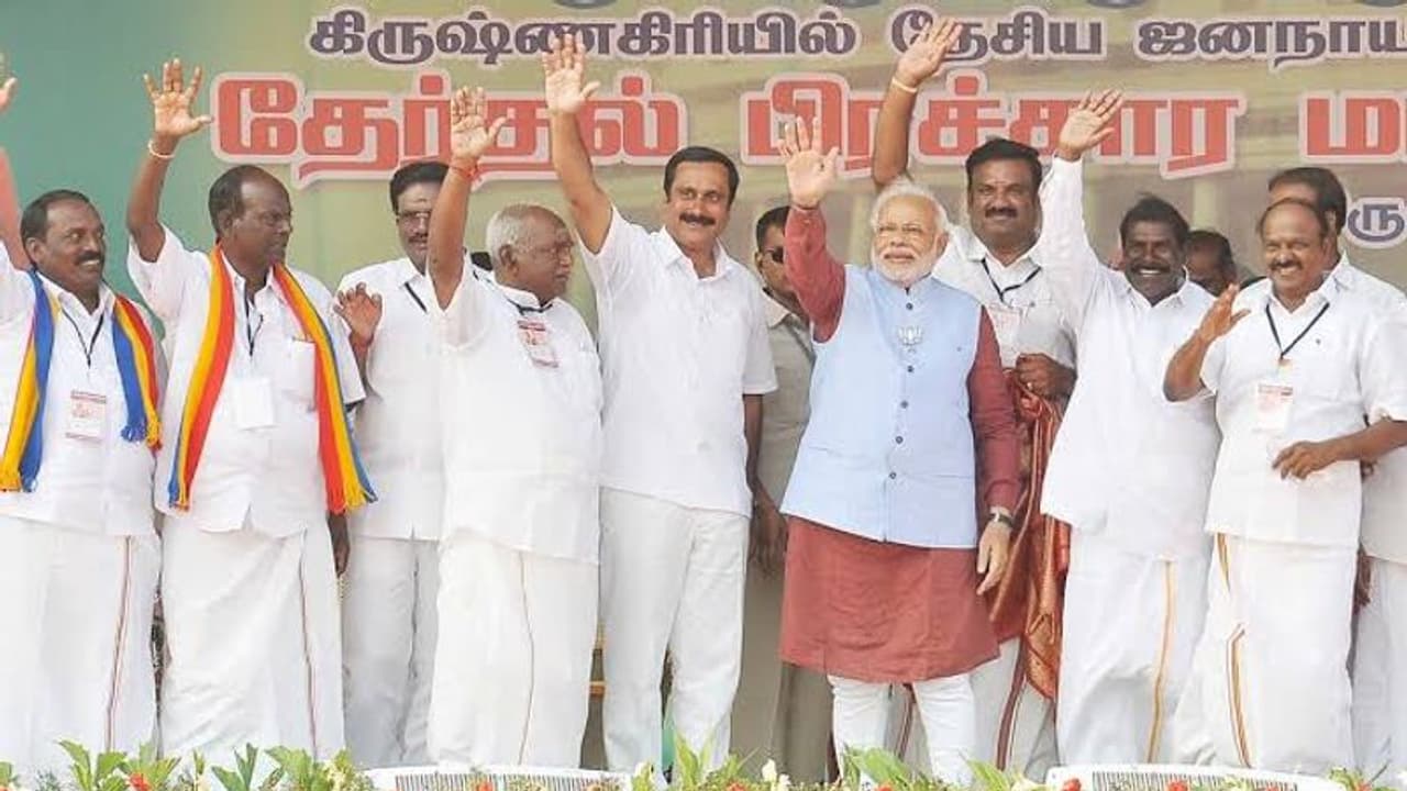 மீண்டும் தமிழகத்தில் மோடி.. ஓரே மேடையில் ராமதாஸ், ஓபிஎஸ், டிடிவி சேலத்தில் வெயிட்டாக இன்று களம் இறங்கும் பாஜக