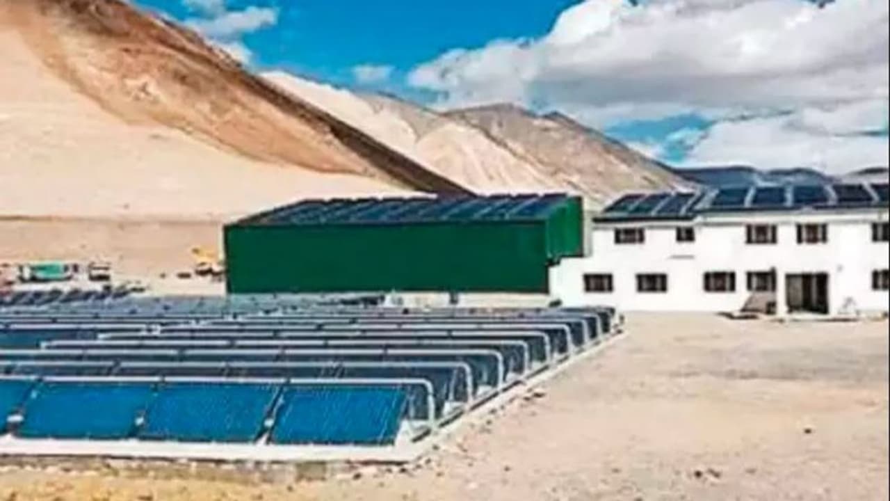 ಚೀನಾಗೆ ಭಾರತ ಸಡ್ಡು : ಗಡಿಯಲ್ಲಿ ಡಜನ್ಗಟ್ಟಲೆ ಬಂಕರ್ ನಿರ್ಮಾಣ ಚೀನಾಗೆ ಭಾರತ ಸಡ್ಡು : ಗಡಿಯಲ್ಲಿ ಡಜನ್ಗಟ್ಟಲೆ ಬಂಕರ್ ನಿರ್ಮಾಣ