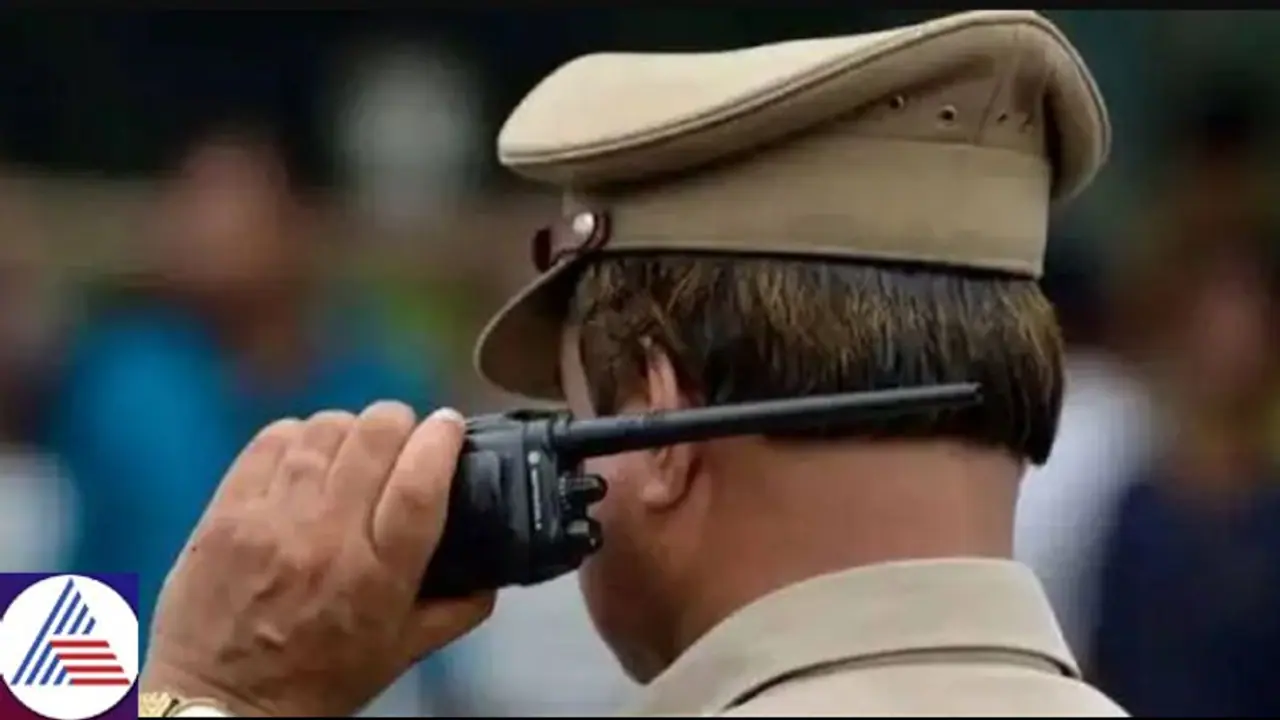 బైక్ పై రంగులు పూసుకున్న యువతులు: రూ.33 వేలు ఫైన్ వేసిన పోలీసులు