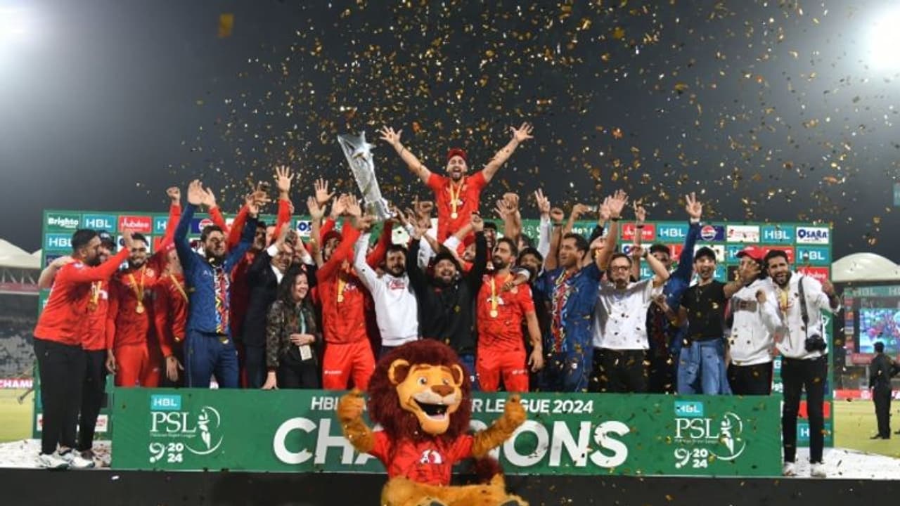 ഐപിഎൽ ഫൈനലിന്റെ തനിയാവര്ത്തനമായി പിഎസ്എല് ഫൈനലും, അവസാന പന്തില് ബൗണ്ടറി; ഇസ്ലാബാമാബാദ് യുണൈറ്റഡിന് കിരീടം ഐപിഎൽ ഫൈനലിന്റെ തനിയാവര്ത്തനമായി പിഎസ്എല് ഫൈനലും, അവസാന പന്തില് ബൗണ്ടറി; ഇസ്ലാബാമാബാദ് യുണൈറ്റഡിന് കിരീടം