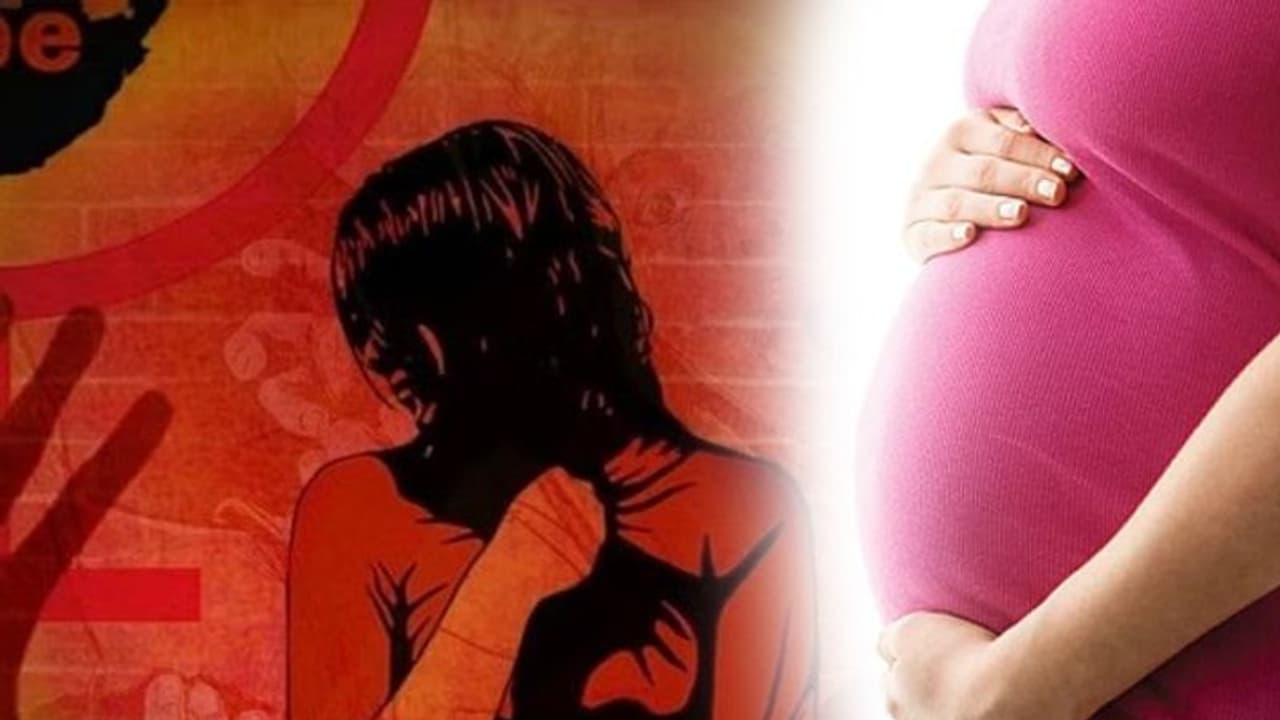 UP New: प्रेम...प्रेगेनेंट...पंचायत...शादी...7 दिन बाद पति ने घर से भगाया, युवती ने सुनाई पीड़ा UP New: प्रेम...प्रेगेनेंट...पंचायत...शादी...7 दिन बाद पति ने घर से भगाया, युवती ने सुनाई पीड़ा