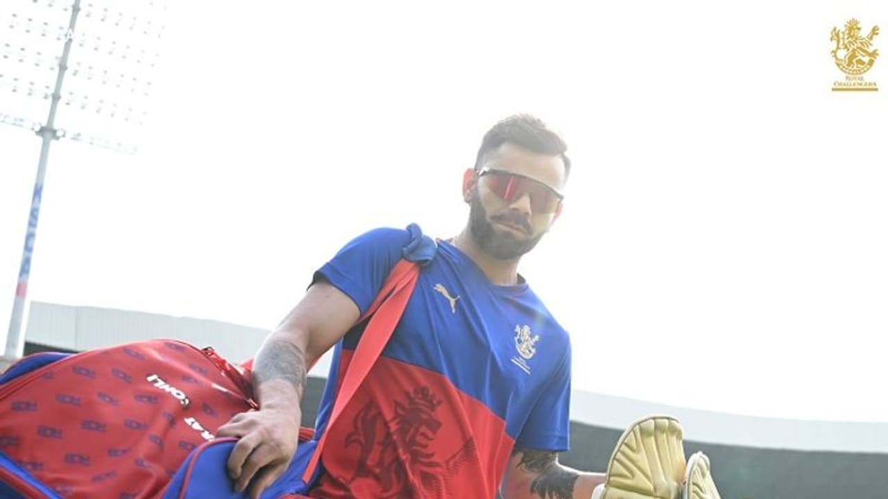 Virat Kohli receives grand welcome in Chennai as RCB arrives for IPL 2024 opener against CSK (WATCH) Virat Kohli receives grand welcome in Chennai as RCB arrives for IPL 2024 opener against CSK (WATCH)
