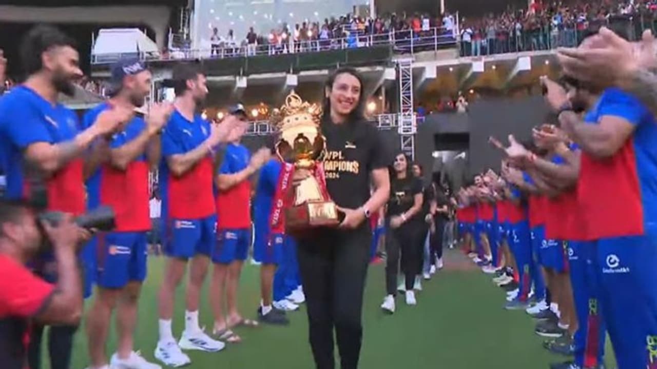 WPL ಕಪ್‌ ಗೆದ್ದ RCB ವನಿತೆಯರಿಗೆ ಪುರುಷ ತಂಡದ ಗಾರ್ಡ್ ಆಫ್‌ ಹಾನರ್‌!