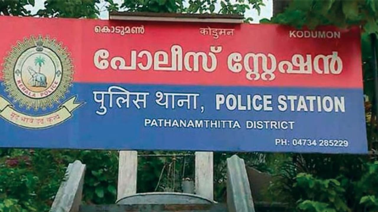 'അവന് അത് പറയാന് ധൈര്യപ്പെട്ടു'; അടൂരിലെ 13കാരന്റെ വെളിപ്പെടുത്തല്, വില്സണിന് 73 വര്ഷം കഠിന തടവ് 'അവന് അത് പറയാന് ധൈര്യപ്പെട്ടു'; അടൂരിലെ 13കാരന്റെ വെളിപ്പെടുത്തല്, വില്സണിന് 73 വര്ഷം കഠിന തടവ്