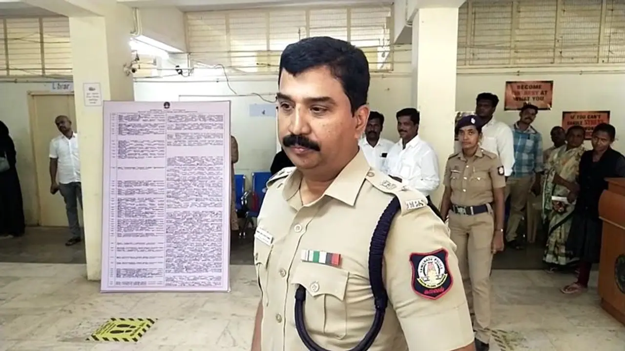 தொடர் குழந்தை கடத்தலுக்கு முற்று புள்ளி; 1 குழந்தையை தேடி சென்ற போலீசுக்கு சர்ப்ரைஸ் கிப்ட் கொடுத்த கொள்ளையன் தொடர் குழந்தை கடத்தலுக்கு முற்று புள்ளி; 1 குழந்தையை தேடி சென்ற போலீசுக்கு சர்ப்ரைஸ் கிப்ட் கொடுத்த கொள்ளையன்